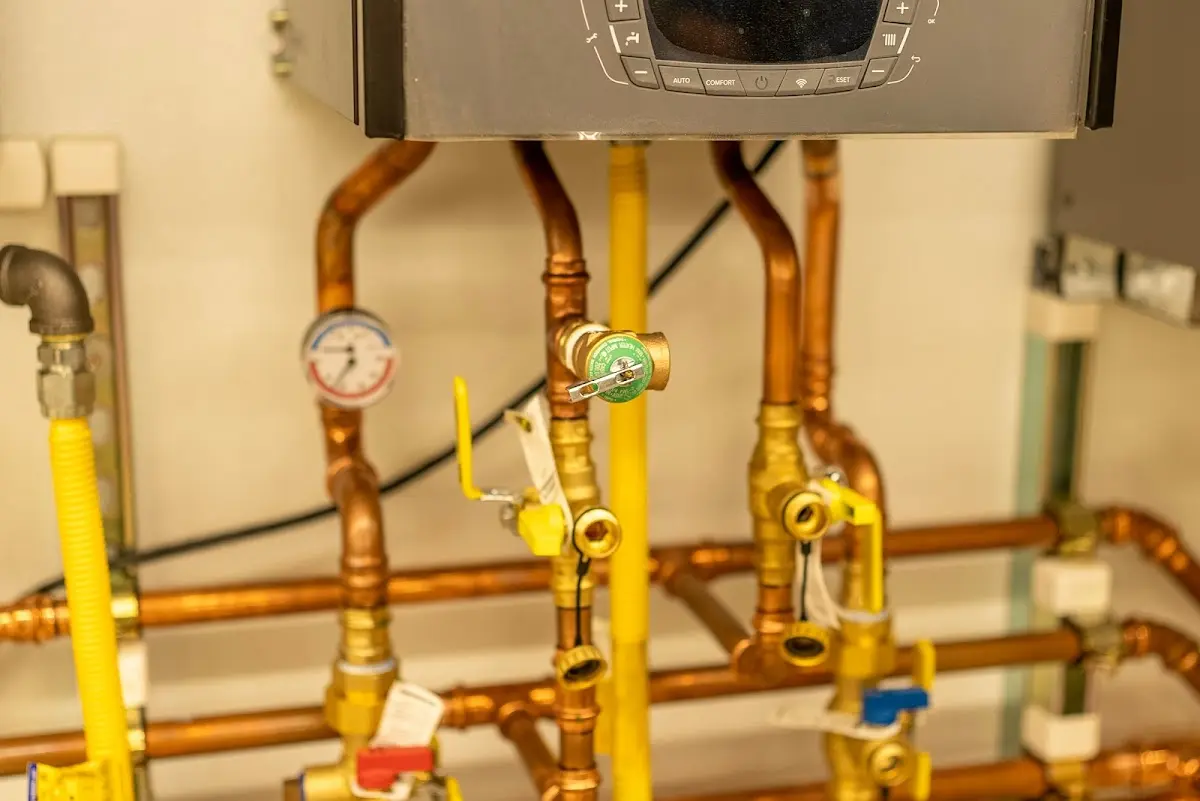 Licensed technician providing Pipe Repair for a homeowner in Azalea Park